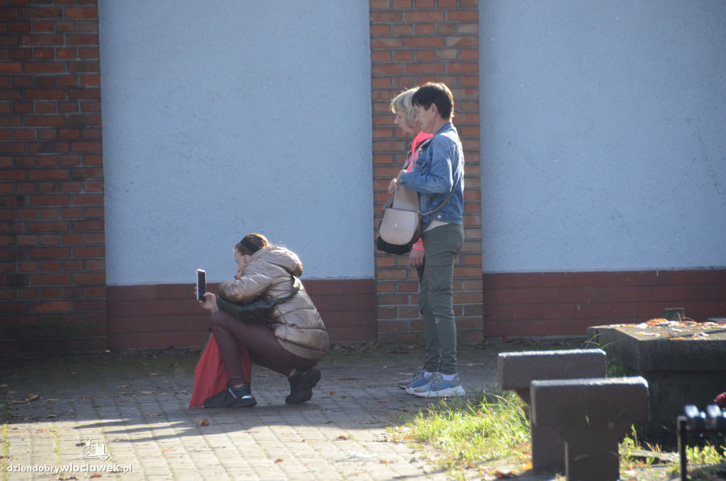 Włocławianie ruszyli na cmentarze
