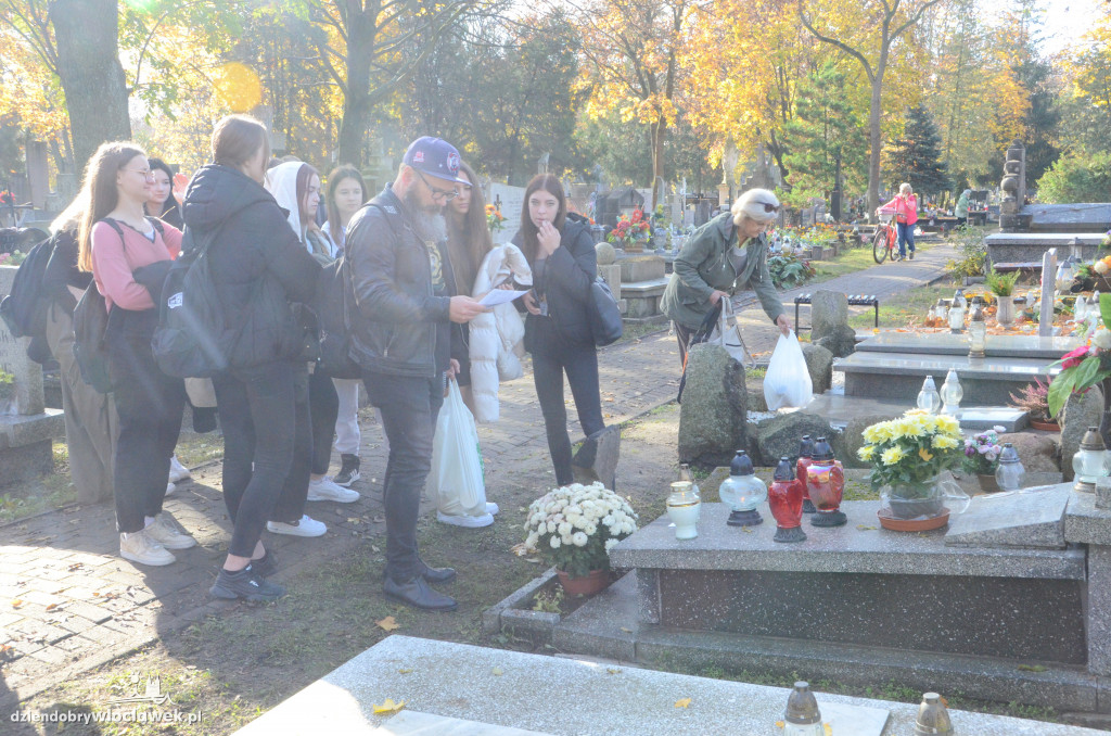 Włocławianie ruszyli na cmentarze