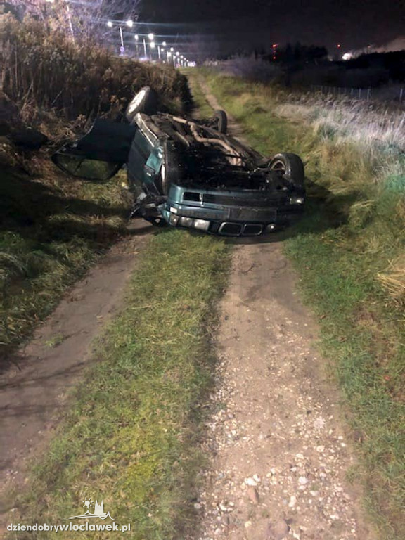 Ul. Toruńska: dachowanie BMW z 4  osobami w środku