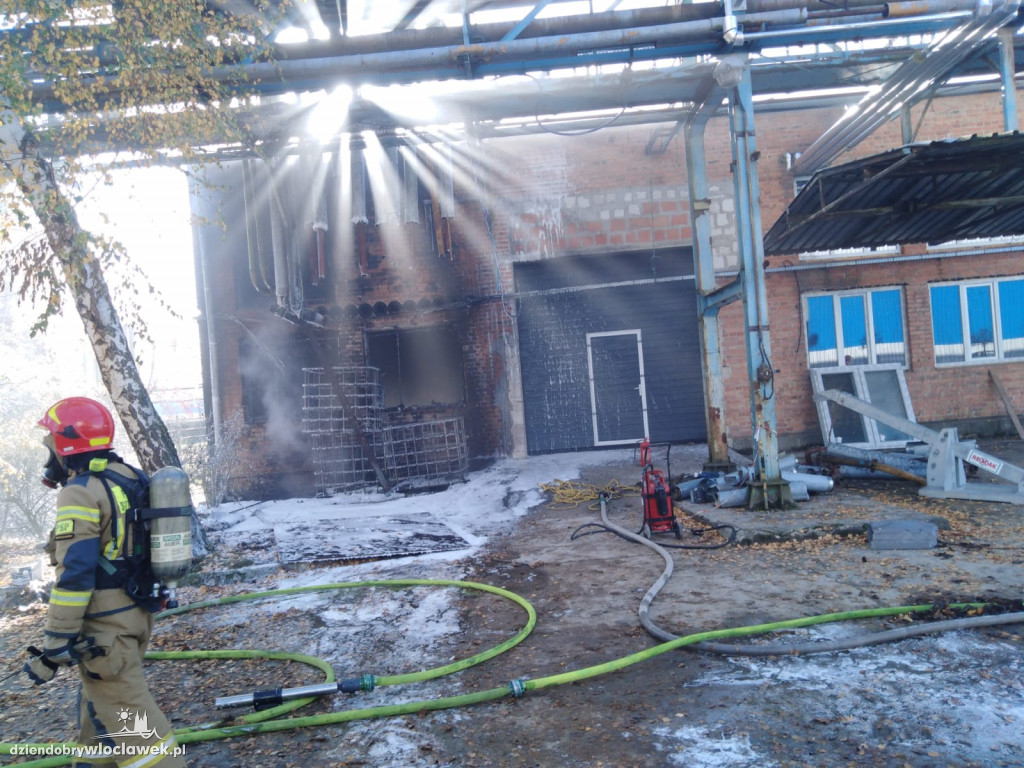 Pożar w firmie produkującej surowce chemiczne