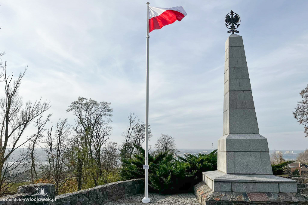Maszt flagowy stanął na Zawiślu