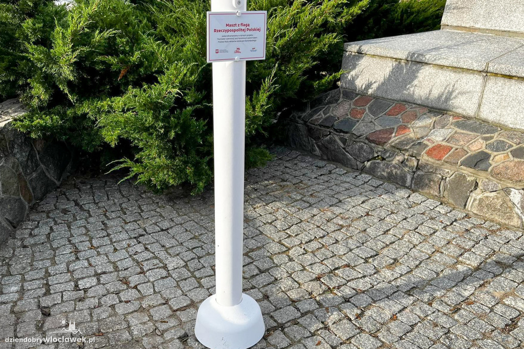 Maszt flagowy stanął na Zawiślu