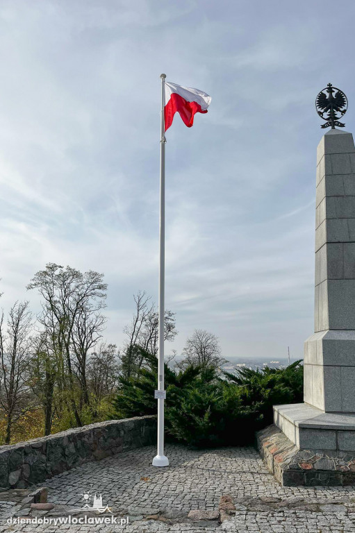 Maszt flagowy stanął na Zawiślu
