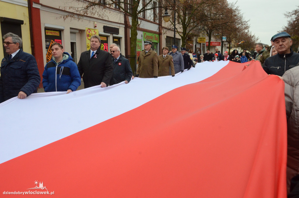 11 listopada: przemarsz ze 100-metrową flagą