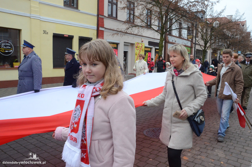 11 listopada: przemarsz ze 100-metrową flagą