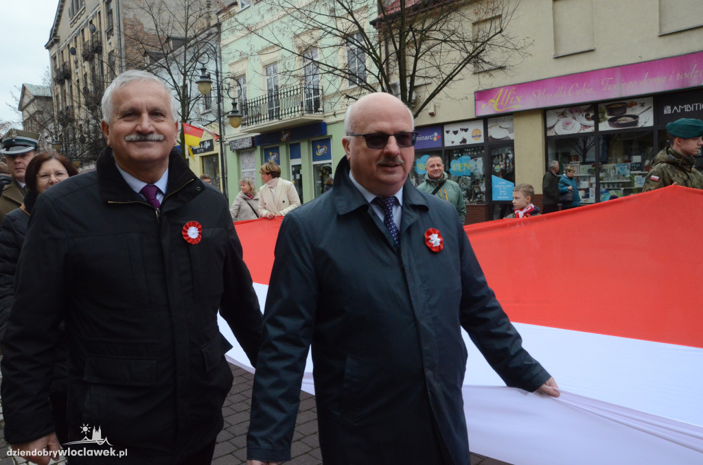 11 listopada: przemarsz ze 100-metrową flagą
