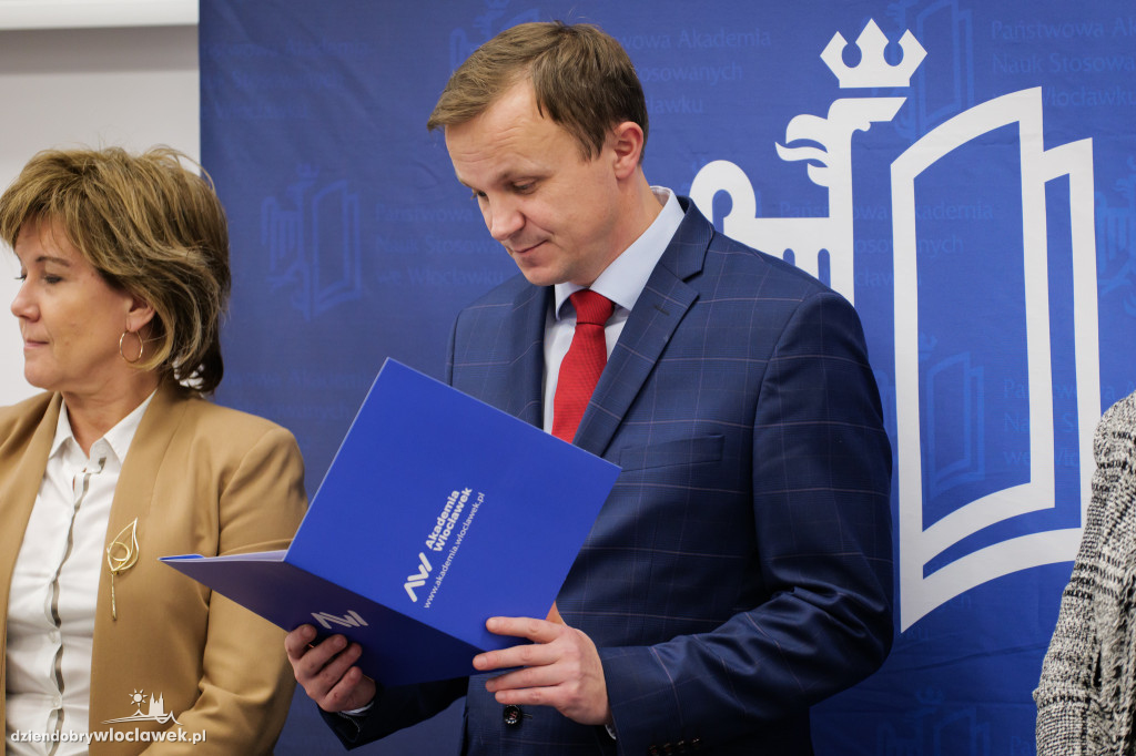 Rektor PANS przyznał stypendia dla najlepszych