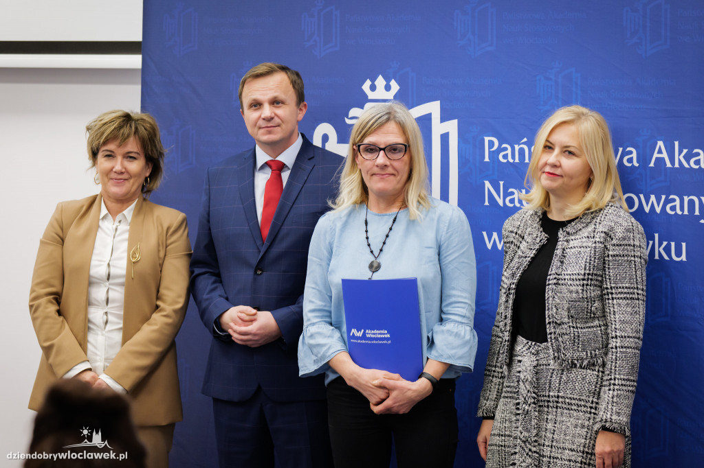 Rektor PANS przyznał stypendia dla najlepszych