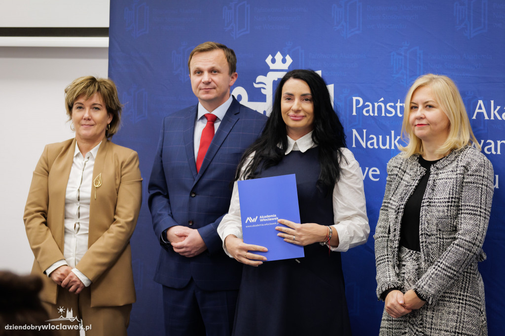 Rektor PANS przyznał stypendia dla najlepszych