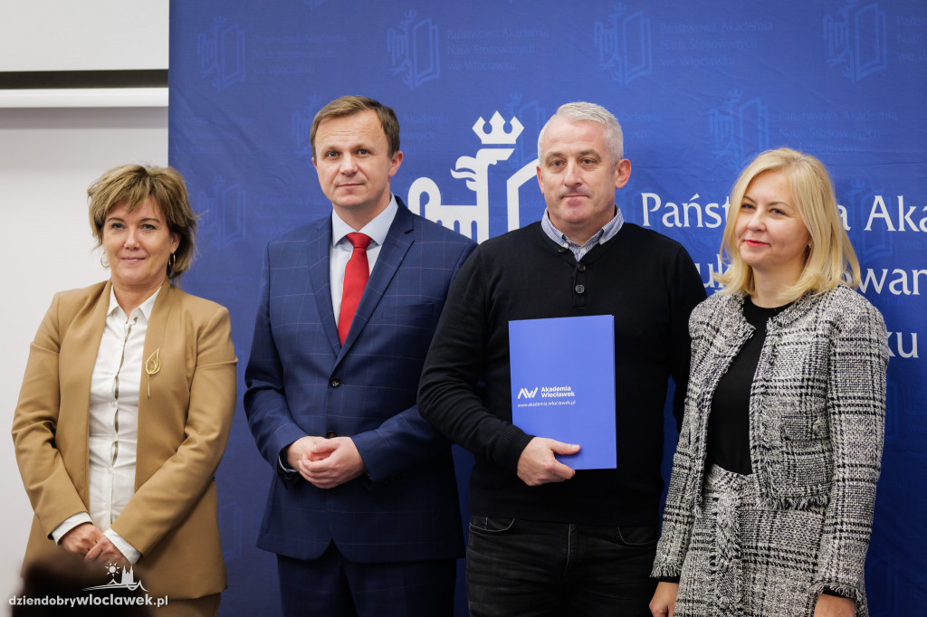 Rektor PANS przyznał stypendia dla najlepszych