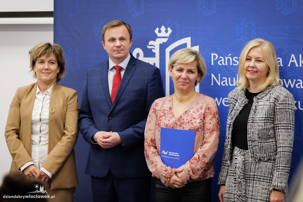 Rektor PANS przyznał stypendia dla najlepszych