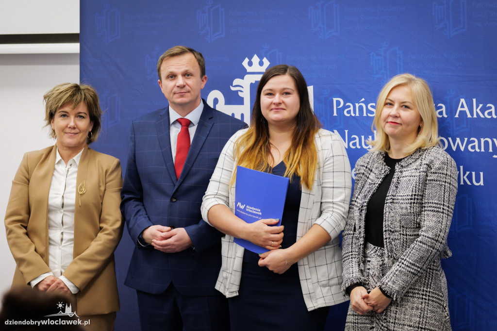 Rektor PANS przyznał stypendia dla najlepszych