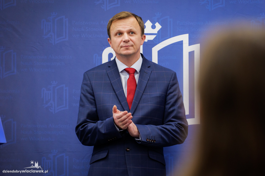 Rektor PANS przyznał stypendia dla najlepszych