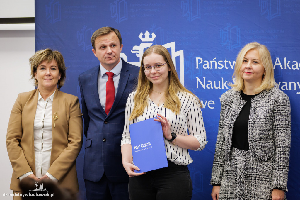 Rektor PANS przyznał stypendia dla najlepszych