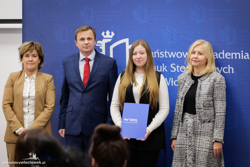 Rektor PANS przyznał stypendia dla najlepszych