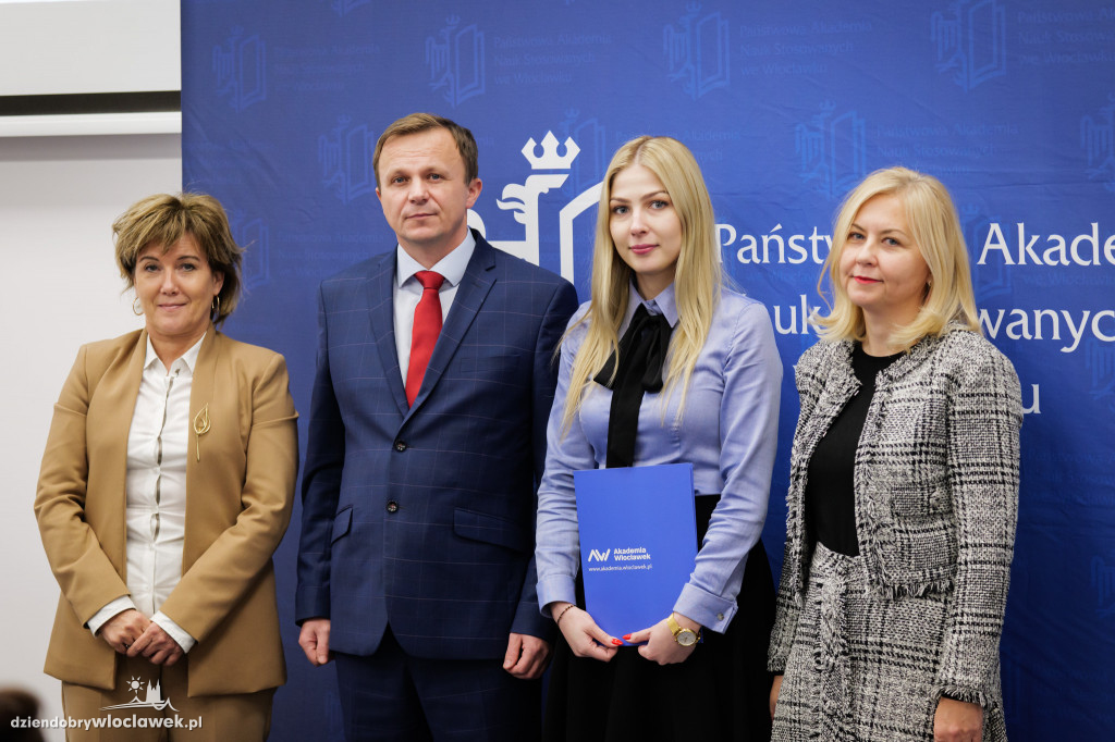 Rektor PANS przyznał stypendia dla najlepszych