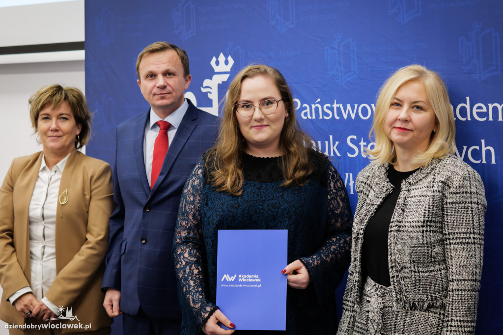 Rektor PANS przyznał stypendia dla najlepszych