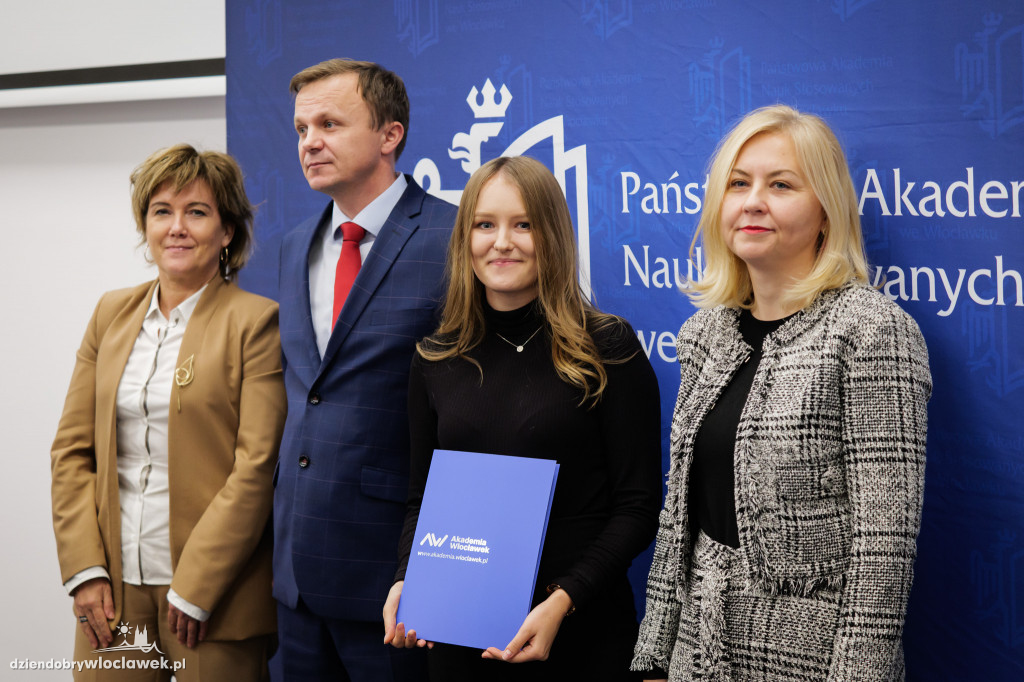 Rektor PANS przyznał stypendia dla najlepszych