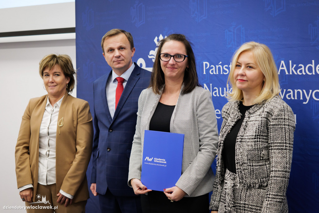 Rektor PANS przyznał stypendia dla najlepszych