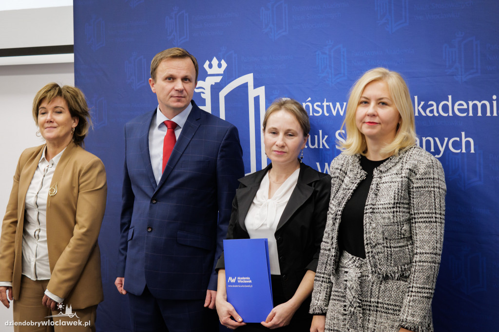Rektor PANS przyznał stypendia dla najlepszych