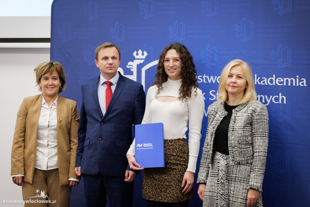 Rektor PANS przyznał stypendia dla najlepszych