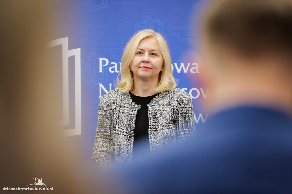 Rektor PANS przyznał stypendia dla najlepszych