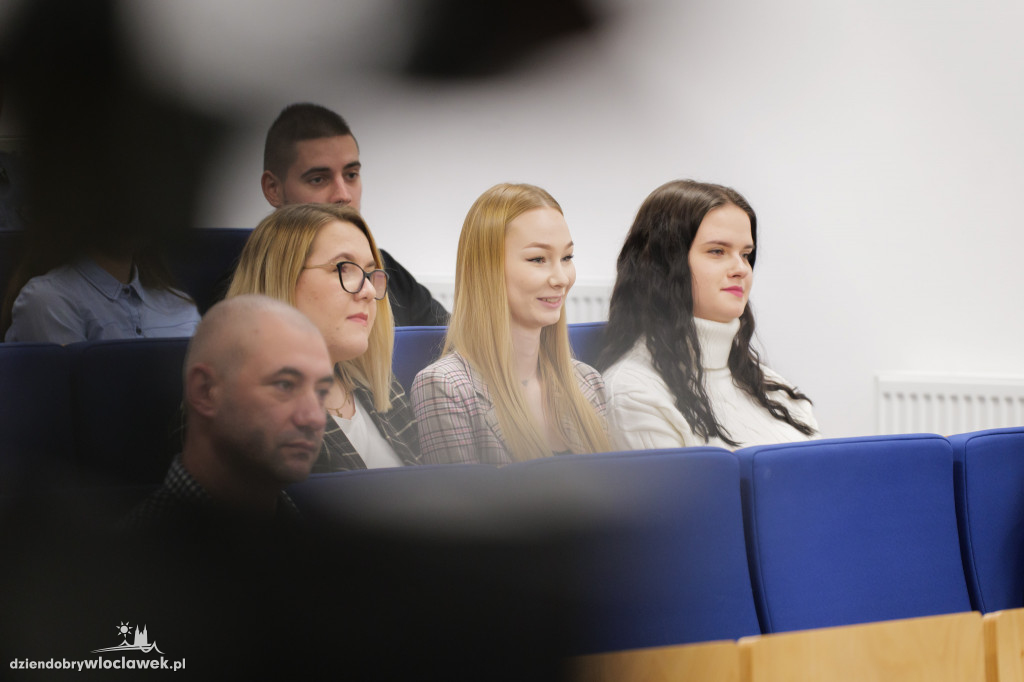 Rektor PANS przyznał stypendia dla najlepszych