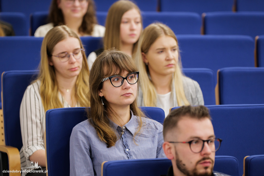 Rektor PANS przyznał stypendia dla najlepszych