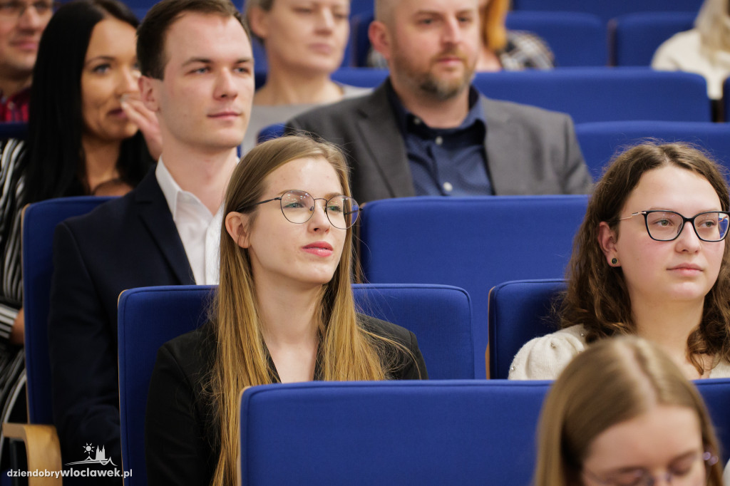 Rektor PANS przyznał stypendia dla najlepszych