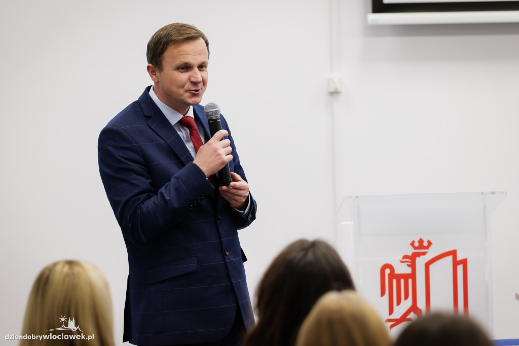 Rektor PANS przyznał stypendia dla najlepszych