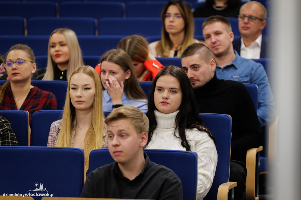 Rektor PANS przyznał stypendia dla najlepszych
