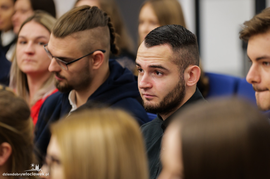 Rektor PANS przyznał stypendia dla najlepszych