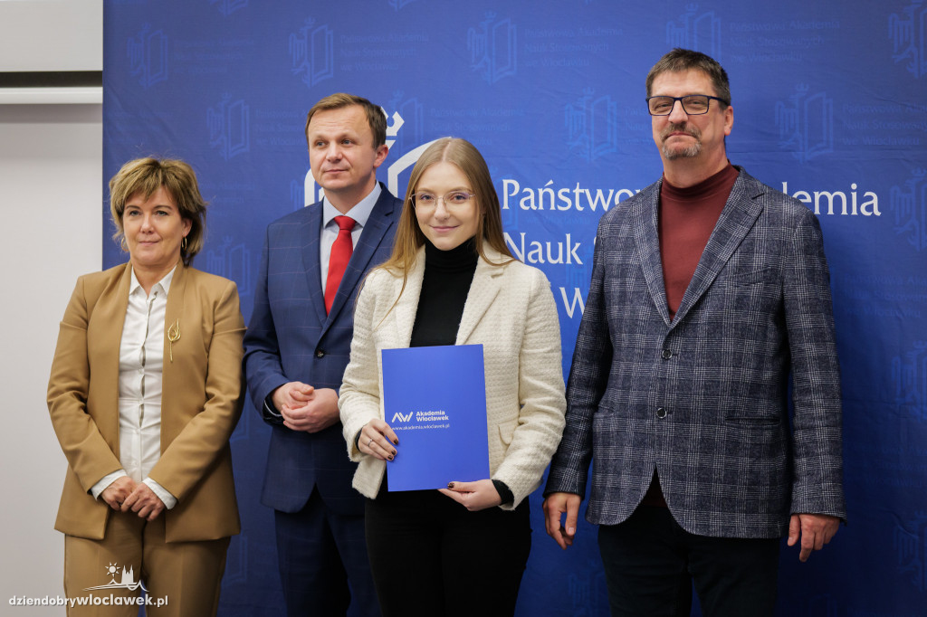 Rektor PANS przyznał stypendia dla najlepszych