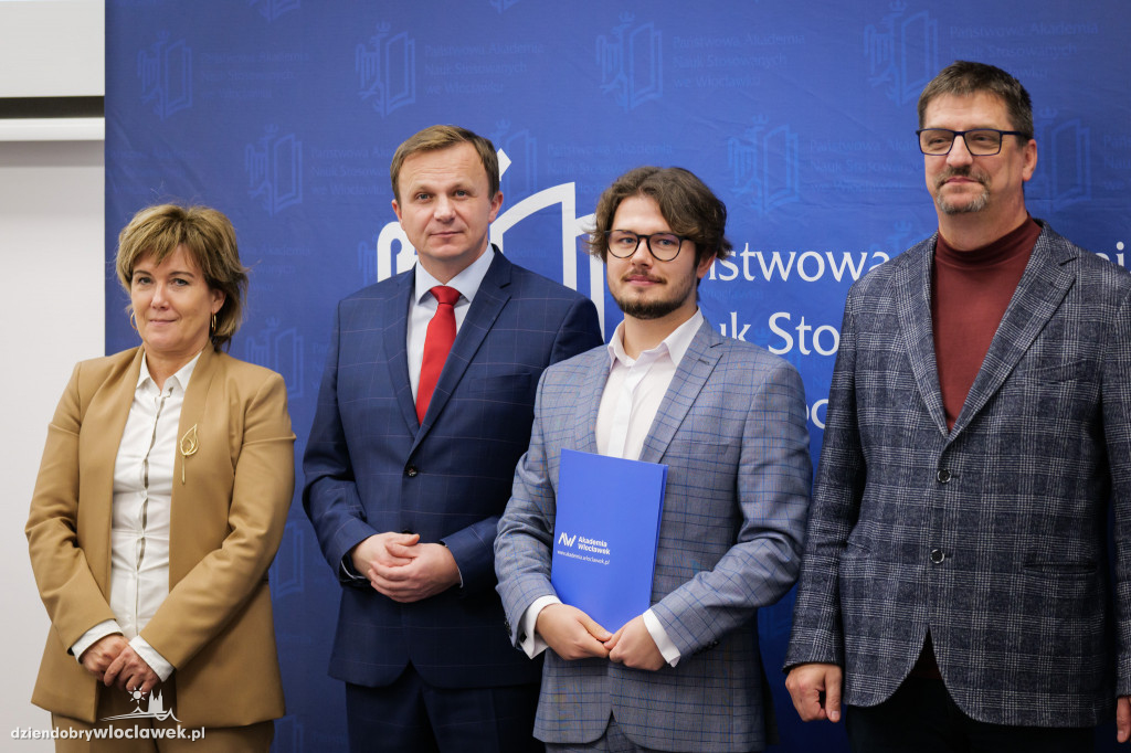 Rektor PANS przyznał stypendia dla najlepszych