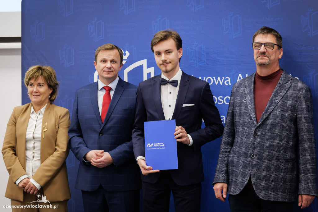 Rektor PANS przyznał stypendia dla najlepszych