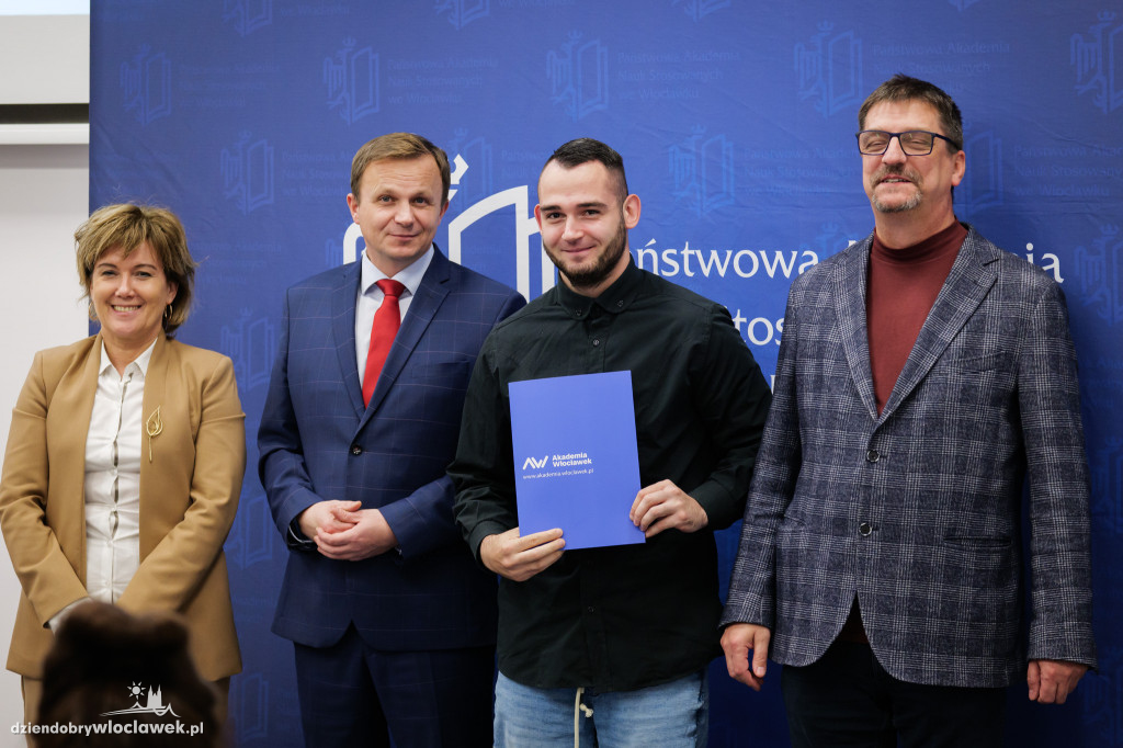 Rektor PANS przyznał stypendia dla najlepszych