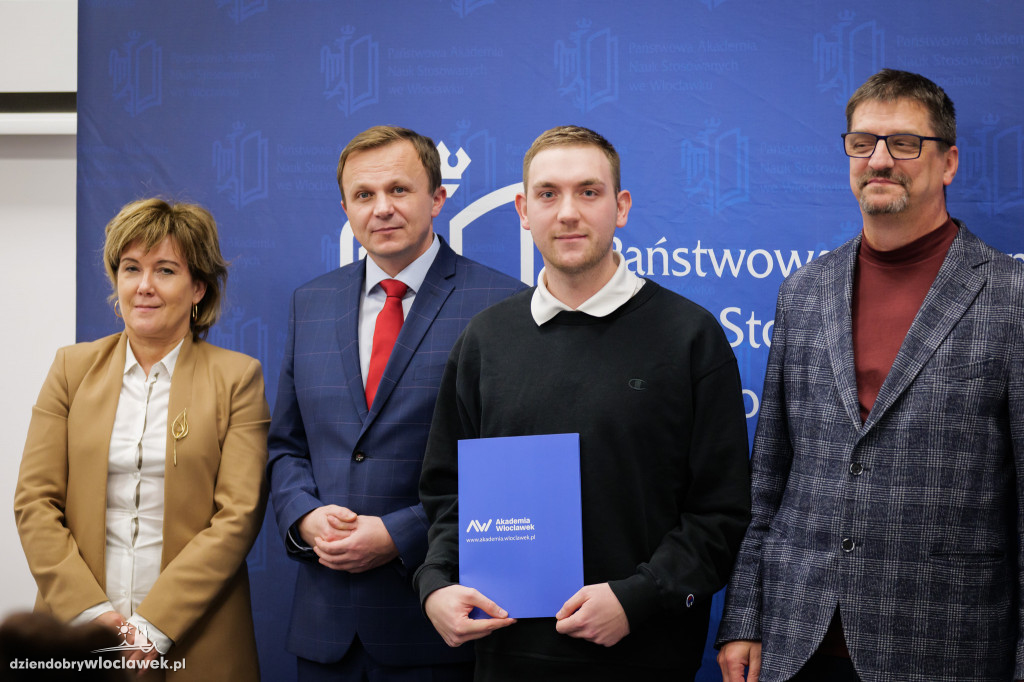 Rektor PANS przyznał stypendia dla najlepszych