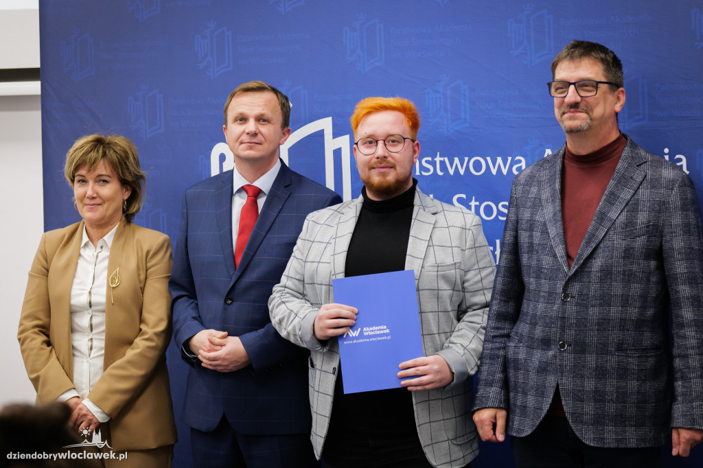 Rektor PANS przyznał stypendia dla najlepszych