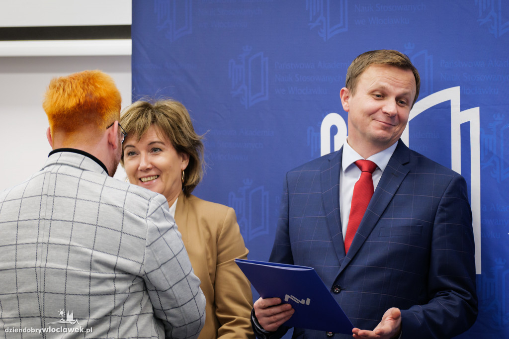 Rektor PANS przyznał stypendia dla najlepszych