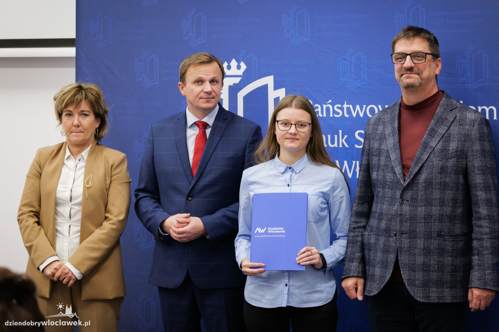 Rektor PANS przyznał stypendia dla najlepszych