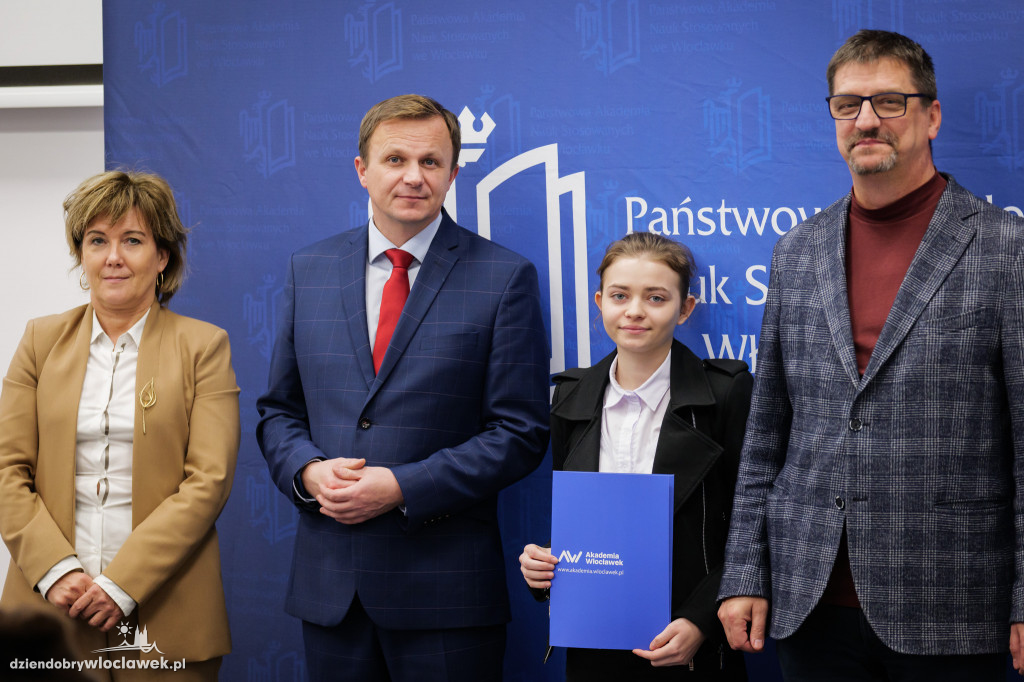 Rektor PANS przyznał stypendia dla najlepszych