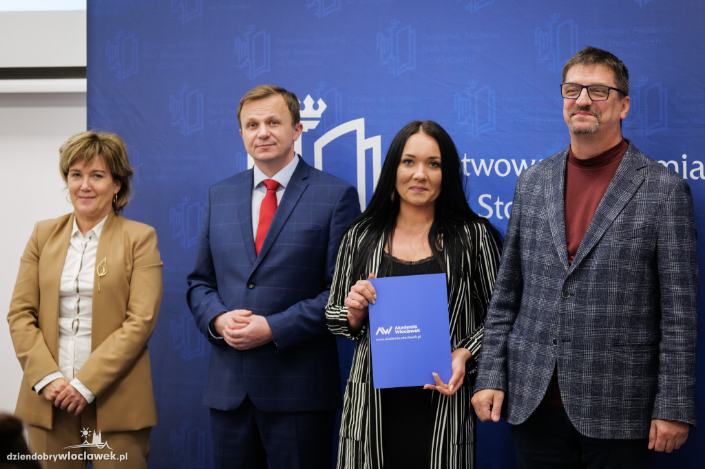 Rektor PANS przyznał stypendia dla najlepszych