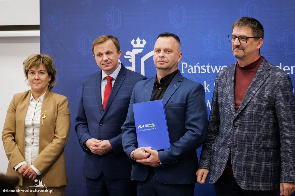 Rektor PANS przyznał stypendia dla najlepszych