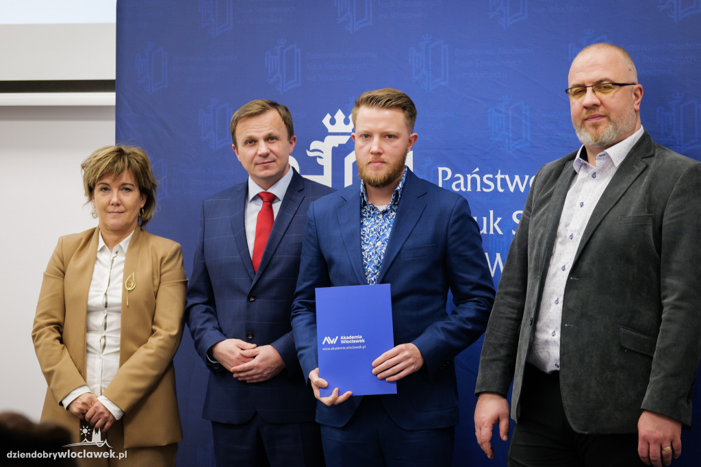 Rektor PANS przyznał stypendia dla najlepszych