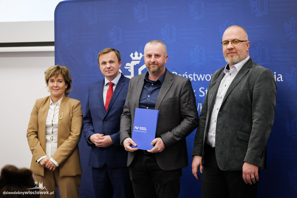 Rektor PANS przyznał stypendia dla najlepszych