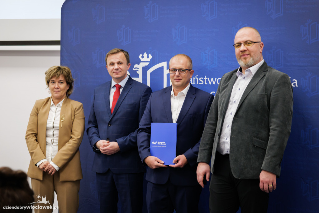 Rektor PANS przyznał stypendia dla najlepszych