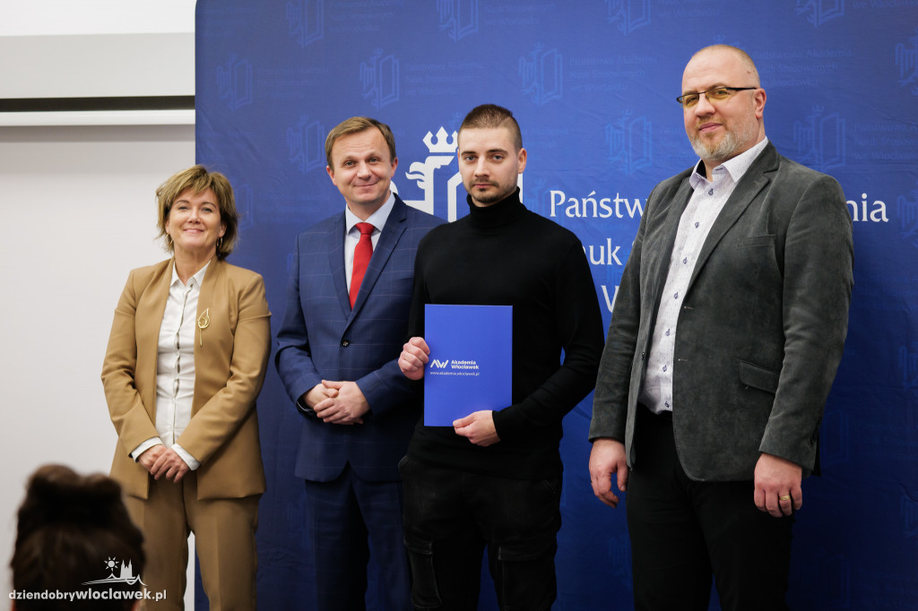 Rektor PANS przyznał stypendia dla najlepszych
