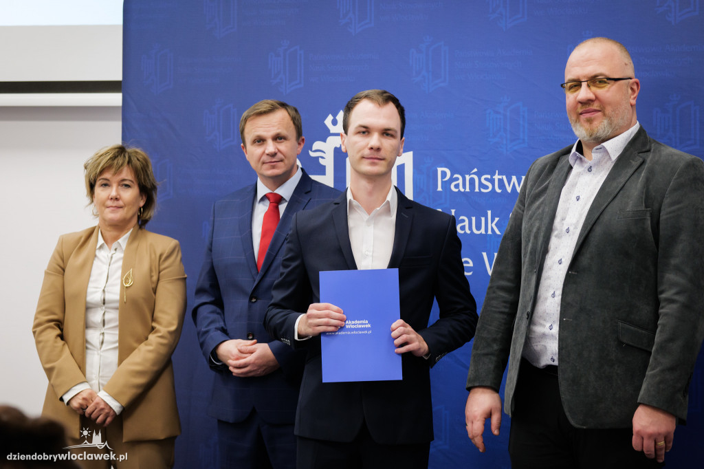 Rektor PANS przyznał stypendia dla najlepszych