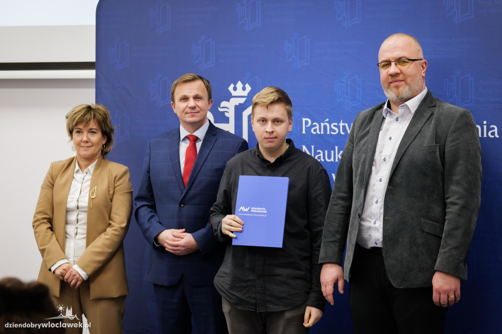 Rektor PANS przyznał stypendia dla najlepszych