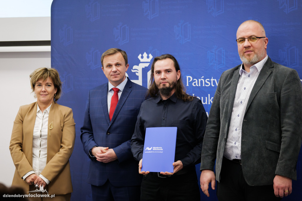 Rektor PANS przyznał stypendia dla najlepszych